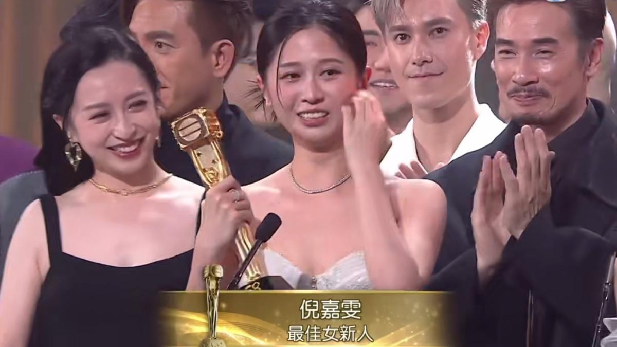 倪嘉雯奪下最佳女新人。(圖/翻攝自翡翠台)