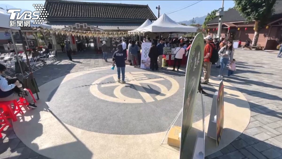 集集線恢復通行「人潮暴增」，店家喜稱日營收破萬。(圖／TVBS)