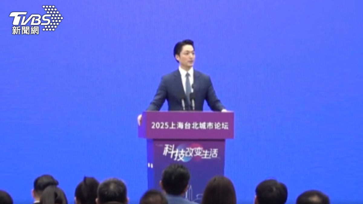 政治進校園? 北一女師班群PO「蔣萬安演講」。(圖/TVBS)