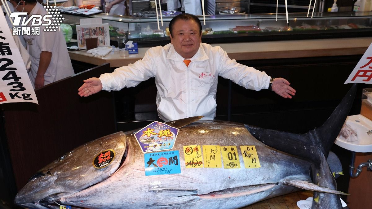 東京豐洲市場新年慣例「鮪魚初競標」,拍出5.1億日圓,創歷史紀錄。(圖/達志影像美聯社)