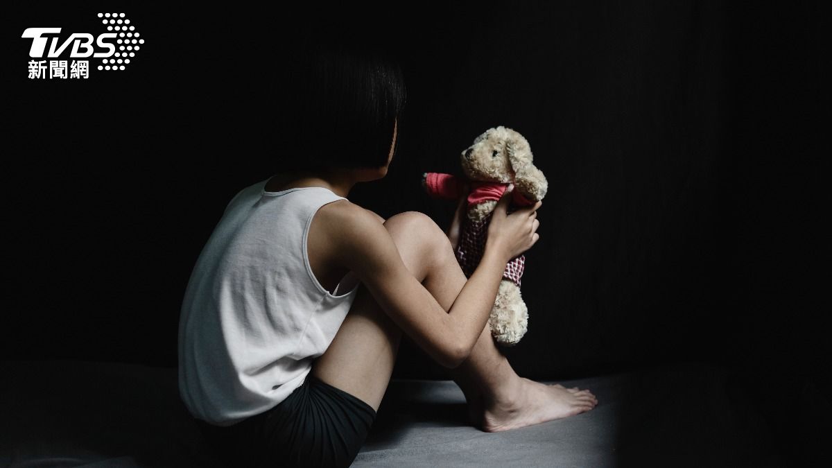 兇手竟是鄰居...印5歲女童疑「多人性侵墜樓亡」 2嫌拒捕持槍火拼