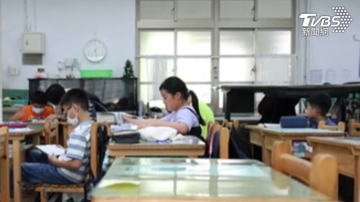 退撫基金令教師們憂心（圖／ＴＶＢＳ）