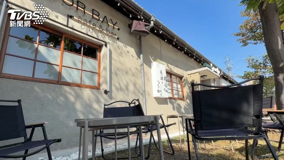 酒吧白天是咖啡廳還好，但七點過後就會開放戶外座位，這外放音響重低音一播放，成了隔壁店家耳中的惱人噪音（圖／TVBS）