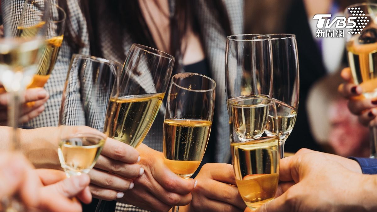 日本尾牙辛酸!日女喊苦「自己買單還要顧前輩」 網驚:台灣太開心
