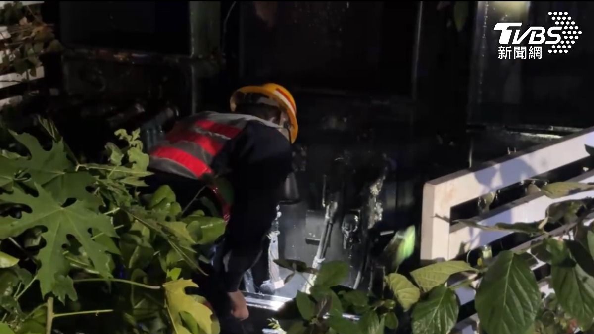 變電箱爆炸如鞭炮聲!高雄百戶陷入黑暗 「燒焦味蔓延」居民憂安全