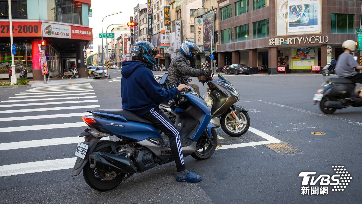 同地同時被「連續開罰」！騎士吞2單不服提告　法院判敗訴
