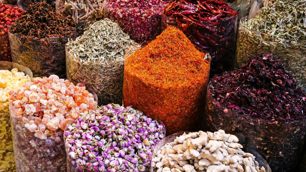 杜拜香料市集辛香繚繞。(圖/翻攝自Visit Dubai)