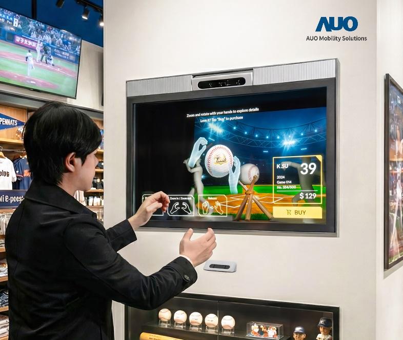 64吋Sports AR Solution提供實體賽事與Micro LED透明顯示器對應互動的運用,對於參賽者或隊伍有更多資訊需了解,或更多行銷互動,都可輕鬆在透明顯示螢幕上完成。(圖/友達提供)