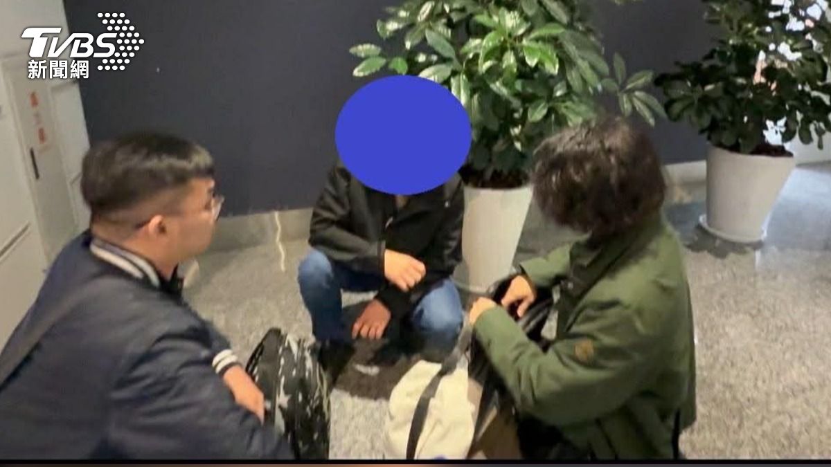 巨城不是提款機！馬國詐團觀光簽來台狂領數百萬，警打詐奪冠全數收網。（圖／新竹市警察局提供）