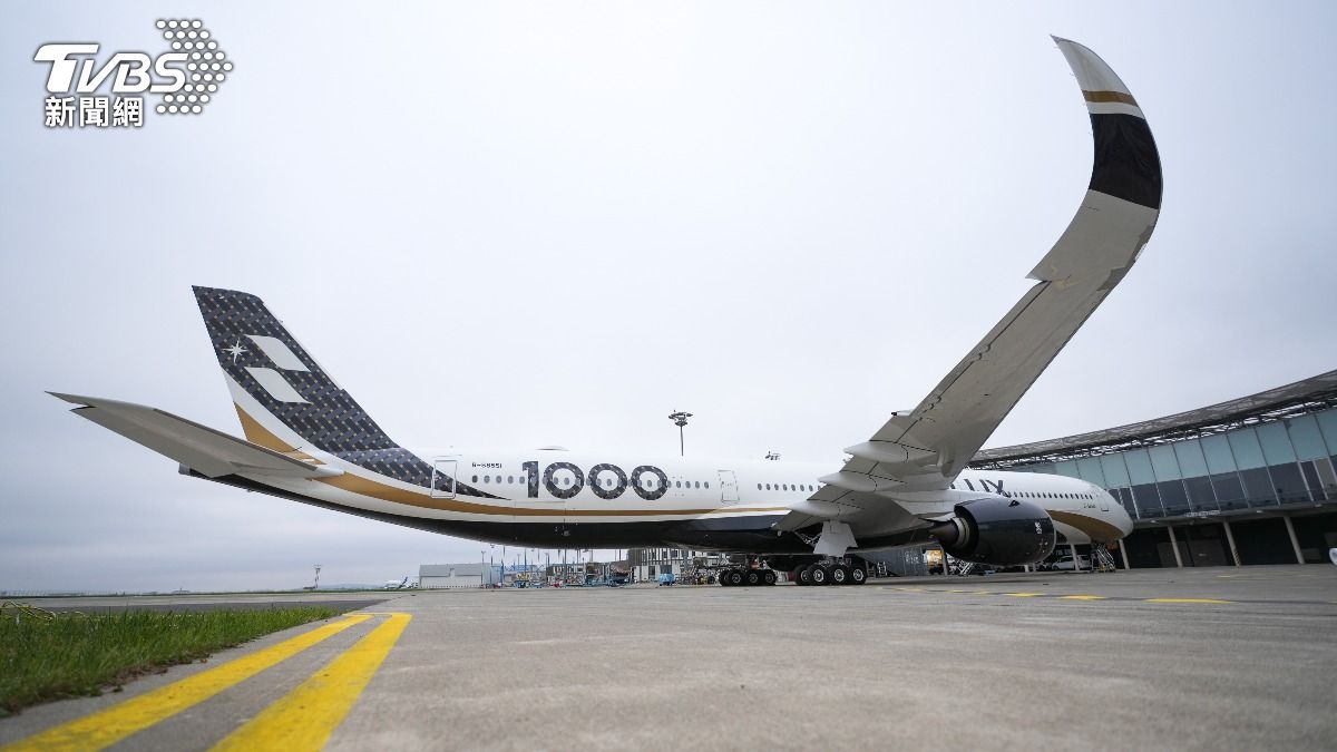全台第一架A350-1000廣體客機來了!星宇航空K董親自從法國飛回。(圖/星宇航空)