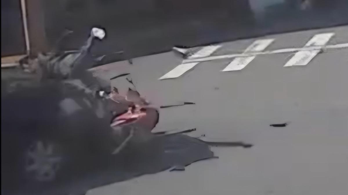 宜蘭市中午驚傳車禍　汽車左轉與直行機車相撞。（圖／宜蘭分局）