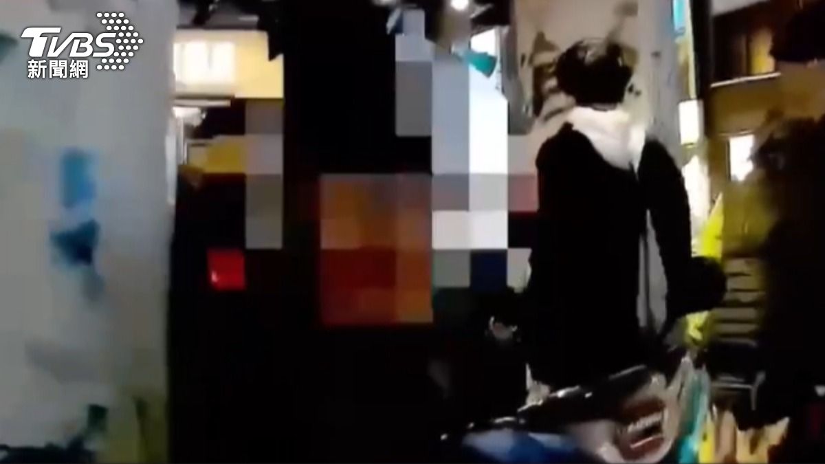 不滿被電動車壓到腳!西門町2煞狂飆髒話還勒索台大身障男