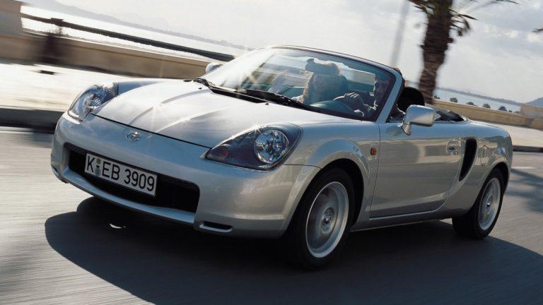 回顧歷史，MR2自1984年問世至2007年停產，橫跨三個世代，始終堅持中置引擎、雙座跑車的純粹定位。（圖／Toyota提供）