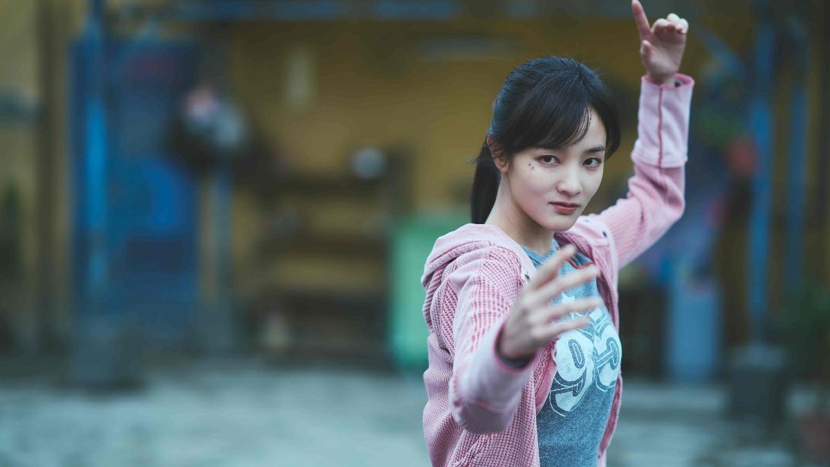 作為《功夫》女力代表,王淨全力投入高強度武打,一場下腰戲意外發現腰力很好。(圖/麻吉砥加提供)