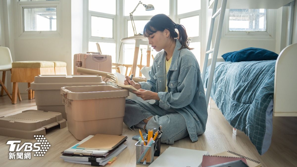 狂被父親要求還學費！女兒反問「1句話」　全家當場沉默