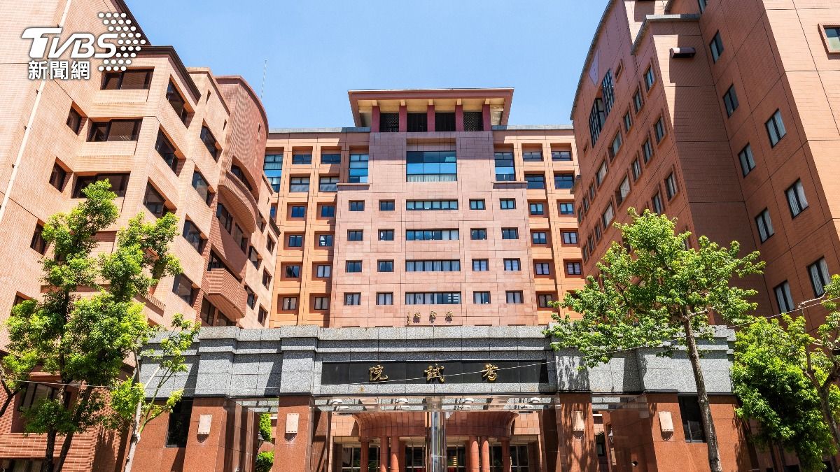 起薪優勢沒了?基本工資「追平公務員」 網嘆:鐵飯碗變生鏽碗