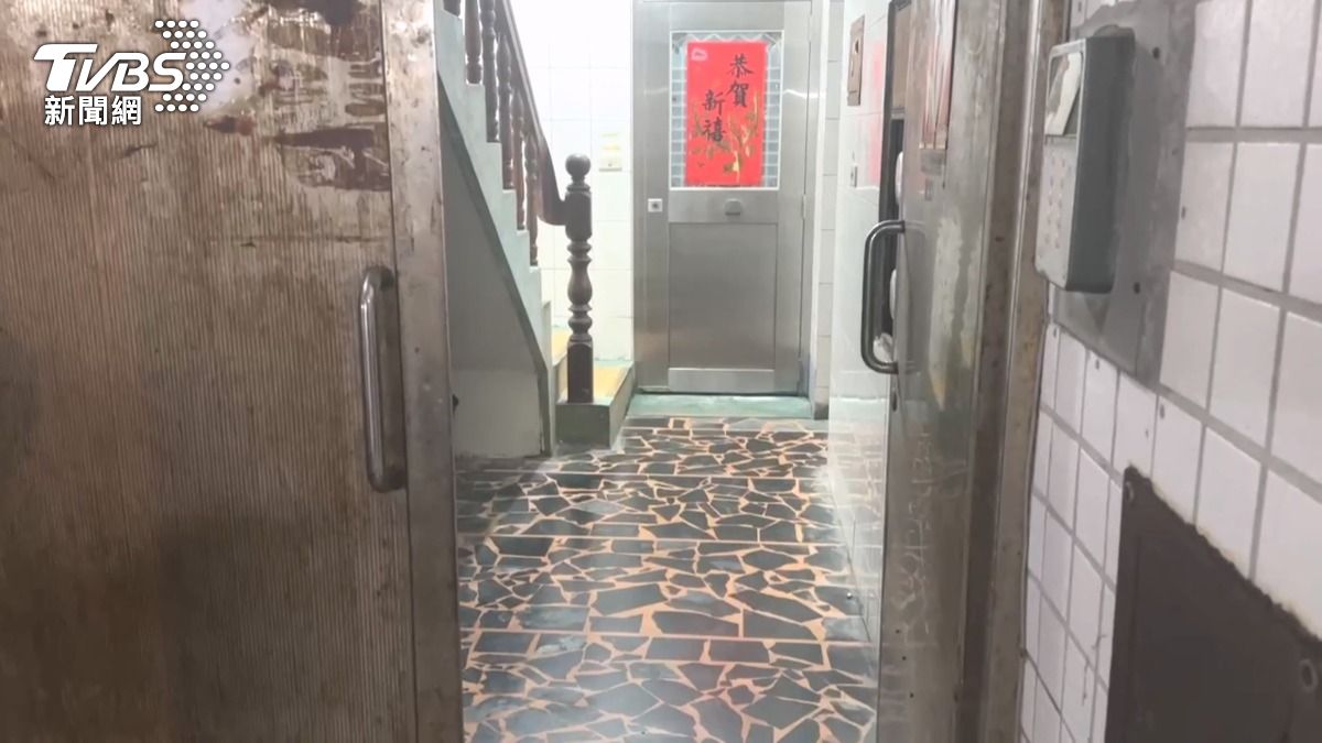 談離婚變調!妻帶2男砍夫 血流滿地。(圖/TVBS)