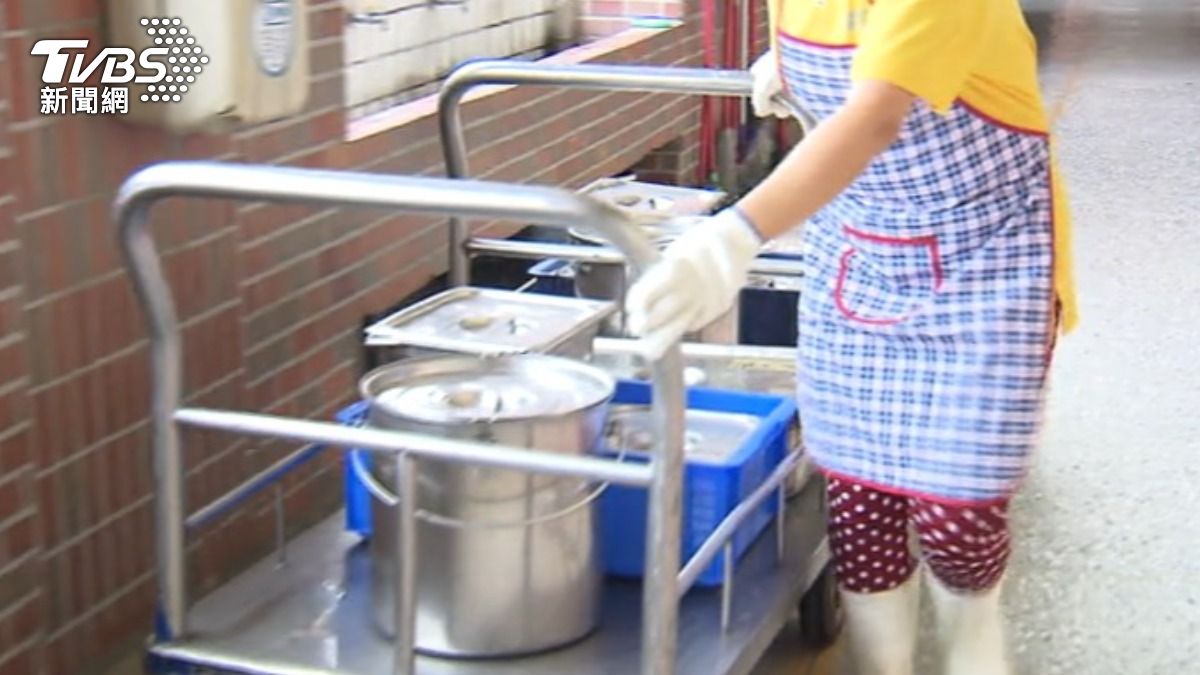政策受惠學生約18萬人,教育局估算全年經費需20多億元。(圖/TVBS)