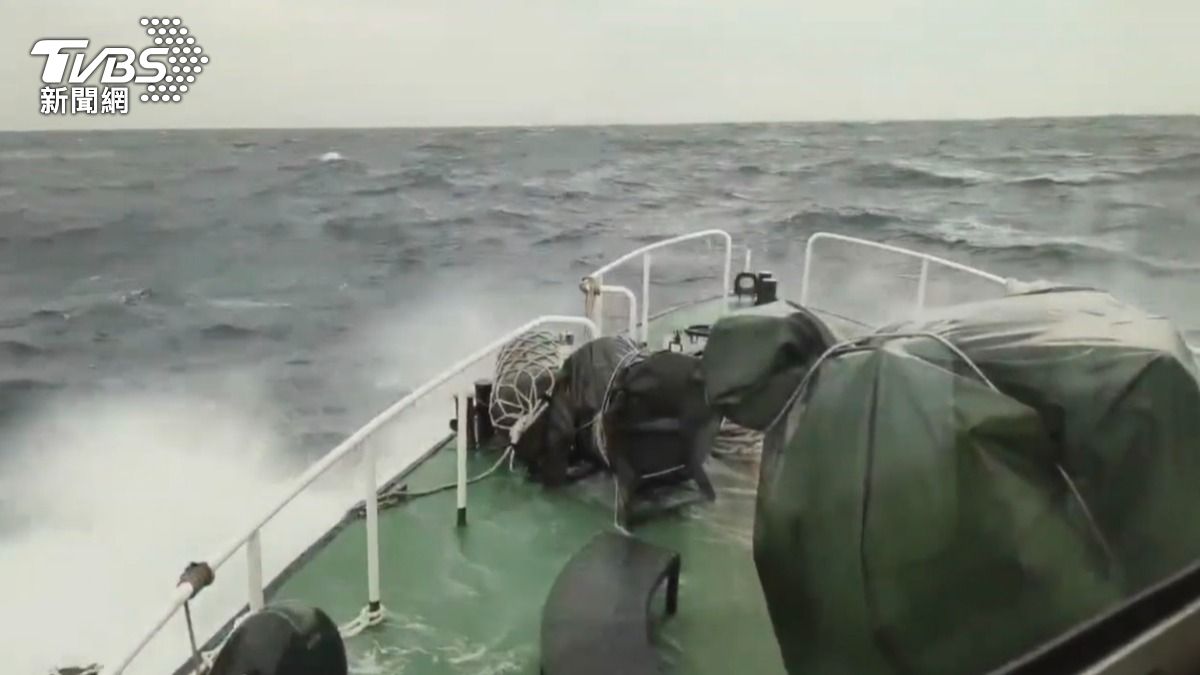 海巡搜救最新畫面曝光。（圖／海巡署提供）
