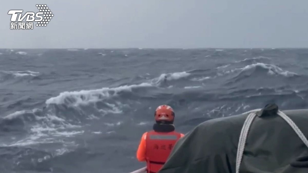 海巡搜救最新畫面曝光。（圖／海巡署提供）