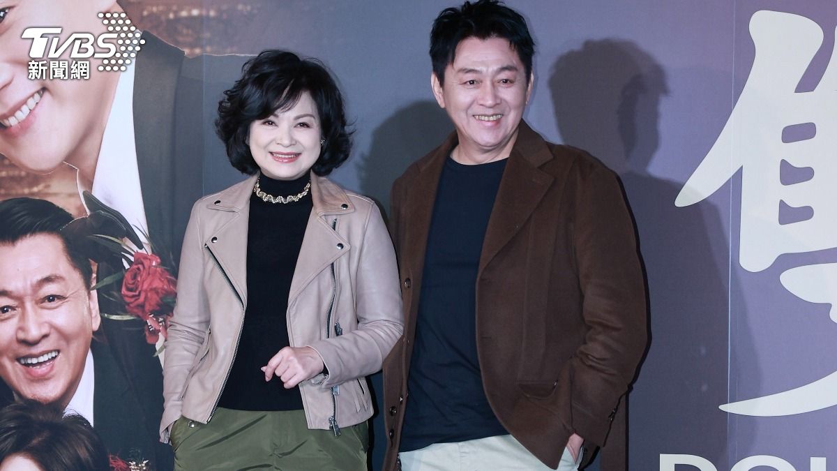 楊貴媚、庹宗華在《雙囍》飾演分居兩場婚禮的父母。(圖/黃城碩攝)