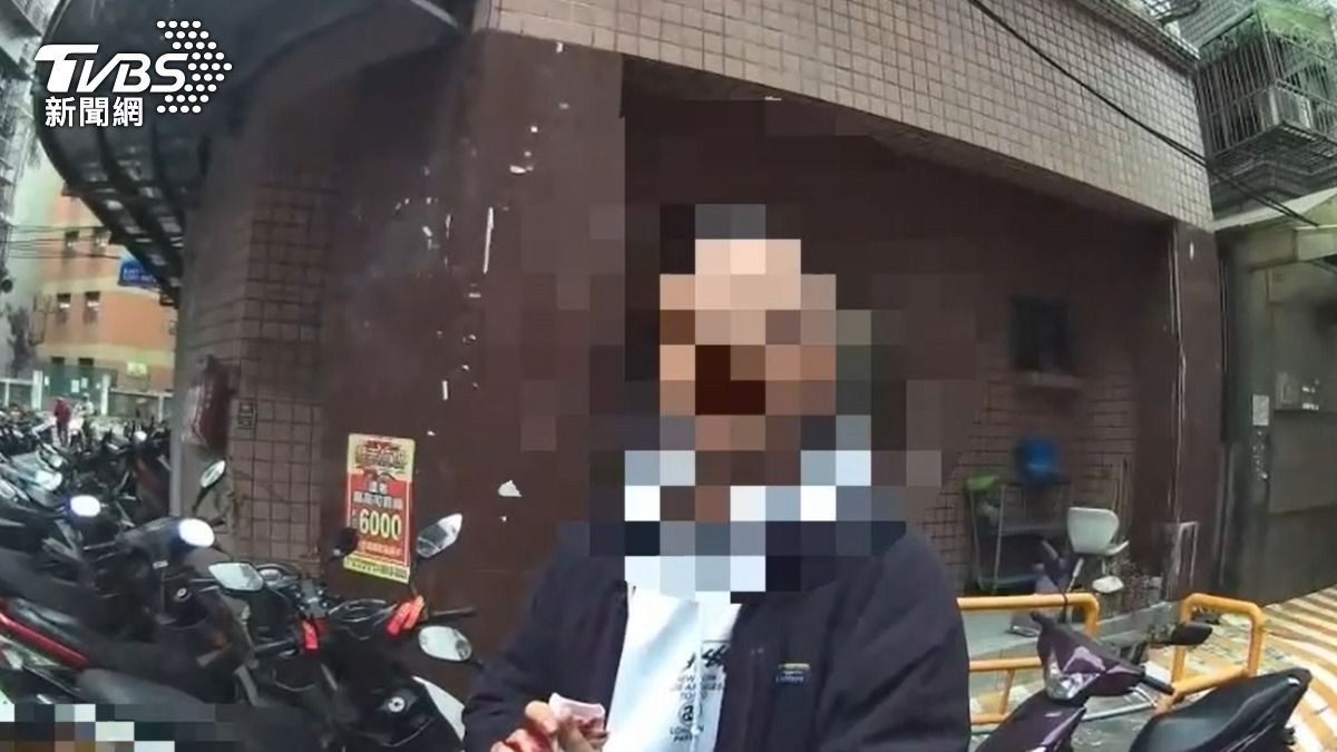 警方於事發現場附近找到涉案的范姓男子。(圖/TVBS)