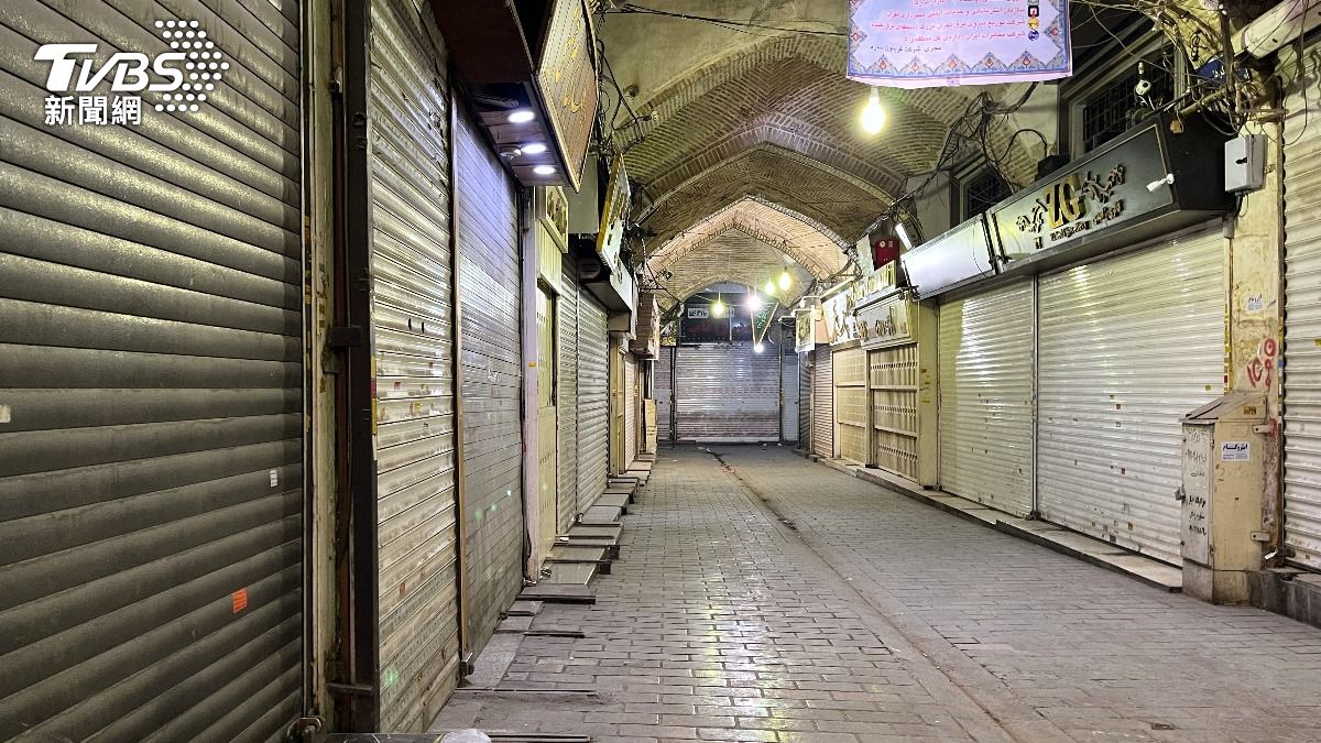 伊朗首都德黑蘭大市集在示威暴動後商店全部大門深鎖　（圖／達志影像美聯社）　