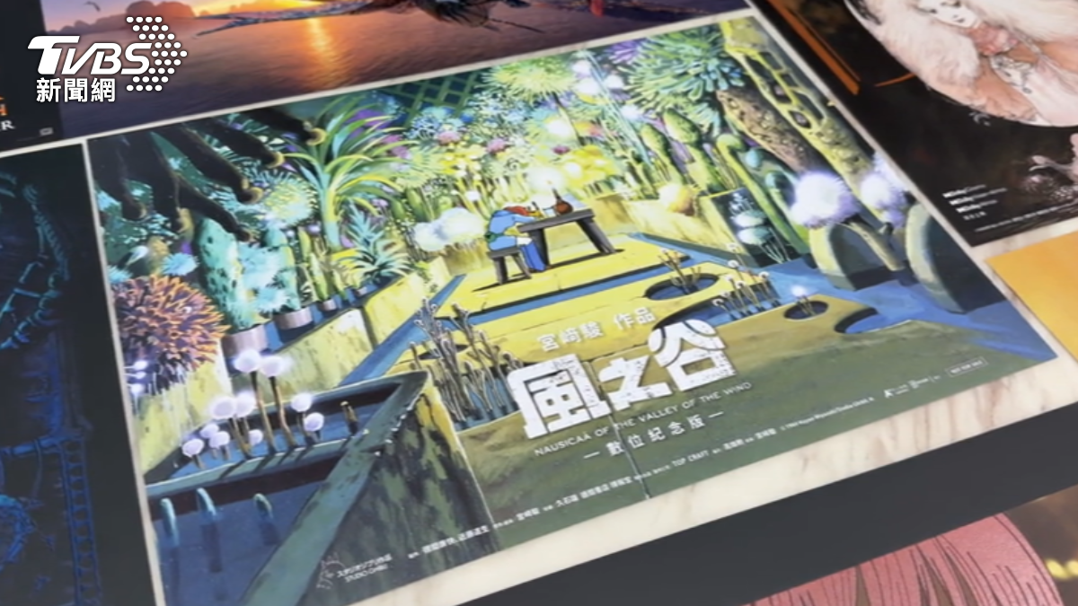 為了吸引民眾,片商還曾推出香氛特典海報,印刷公司曝光製作技術。(圖/TVBS)