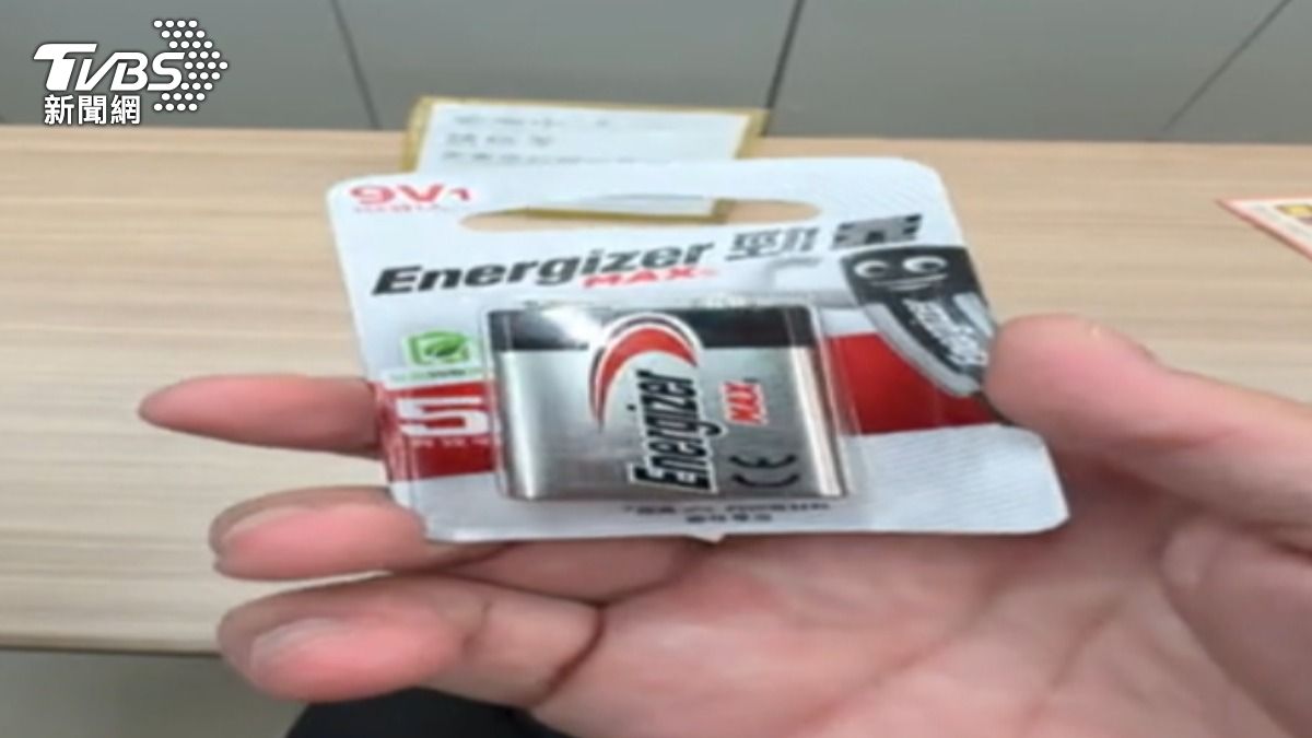 旅客在超商買到鹼性電池。(圖/旅客提供)