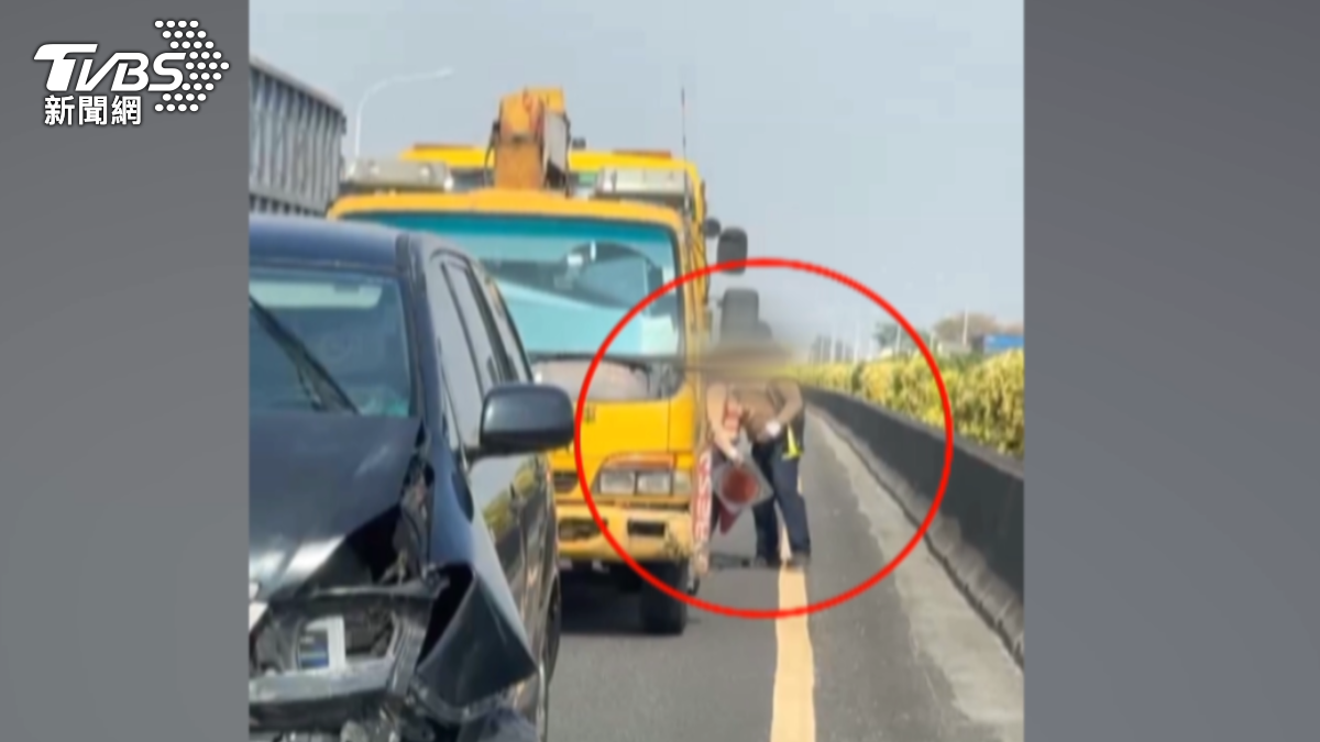 拖車駕駛除了遵守淺規則之外,也會提醒自己,在國道上千萬不能發生糾紛,否則恐有扣牌疑慮。(圖/TVBS)