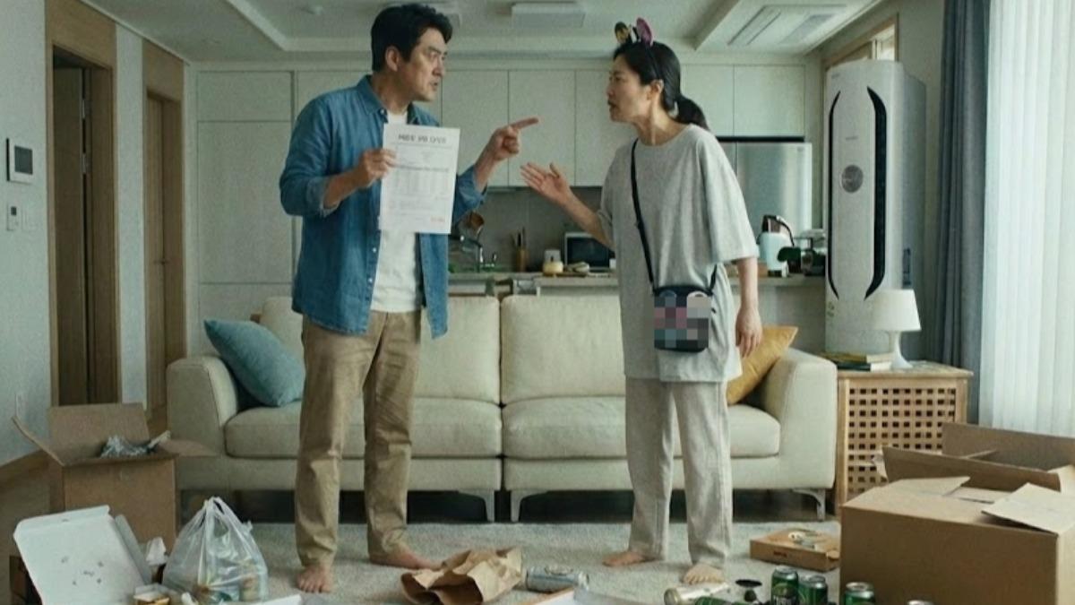 韓男控訴妻子為了追星花上千萬韓元，不顧家庭決定離婚。（示意圖／AI生成圖）