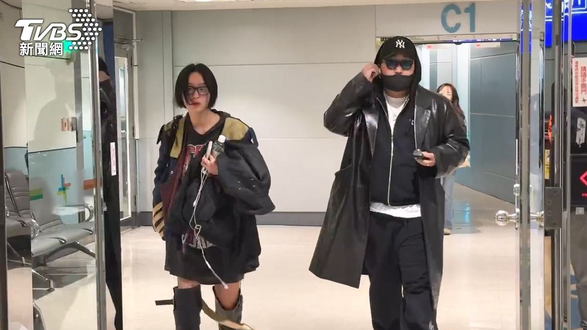 ZO ZAZZ(右)與經紀人。(圖/TVBS)