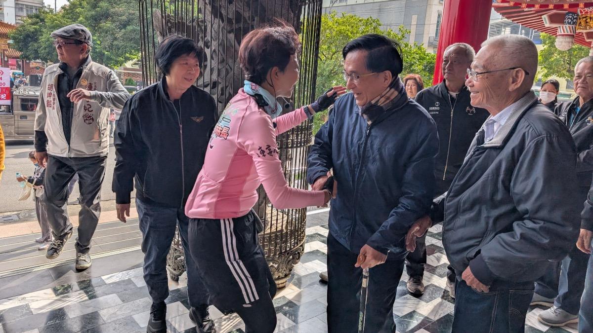 陳水扁在關廟山西宮巧遇陳亭妃。(圖/陳亭妃辦公室提供)