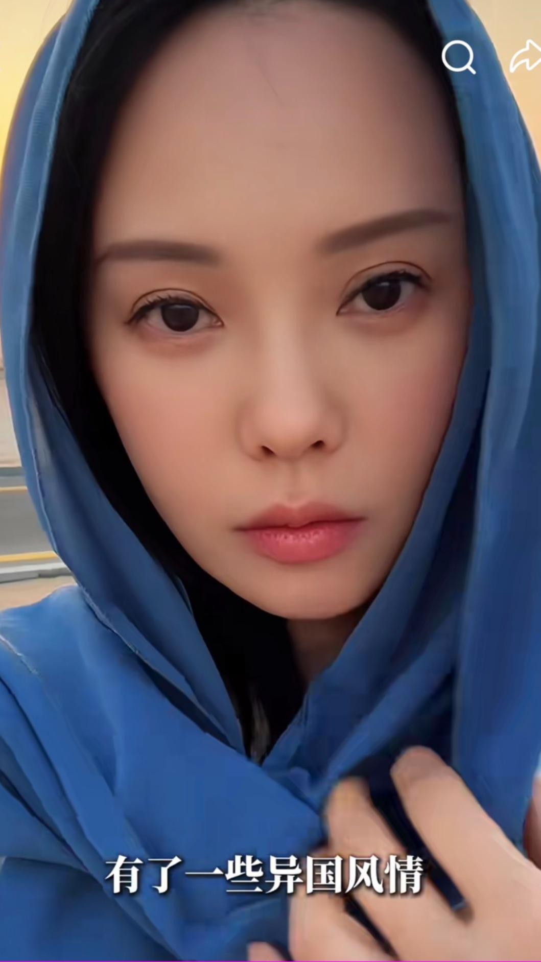 伊能靜在晚霞映射下拍照。(圖/翻攝自伊能靜小紅書)