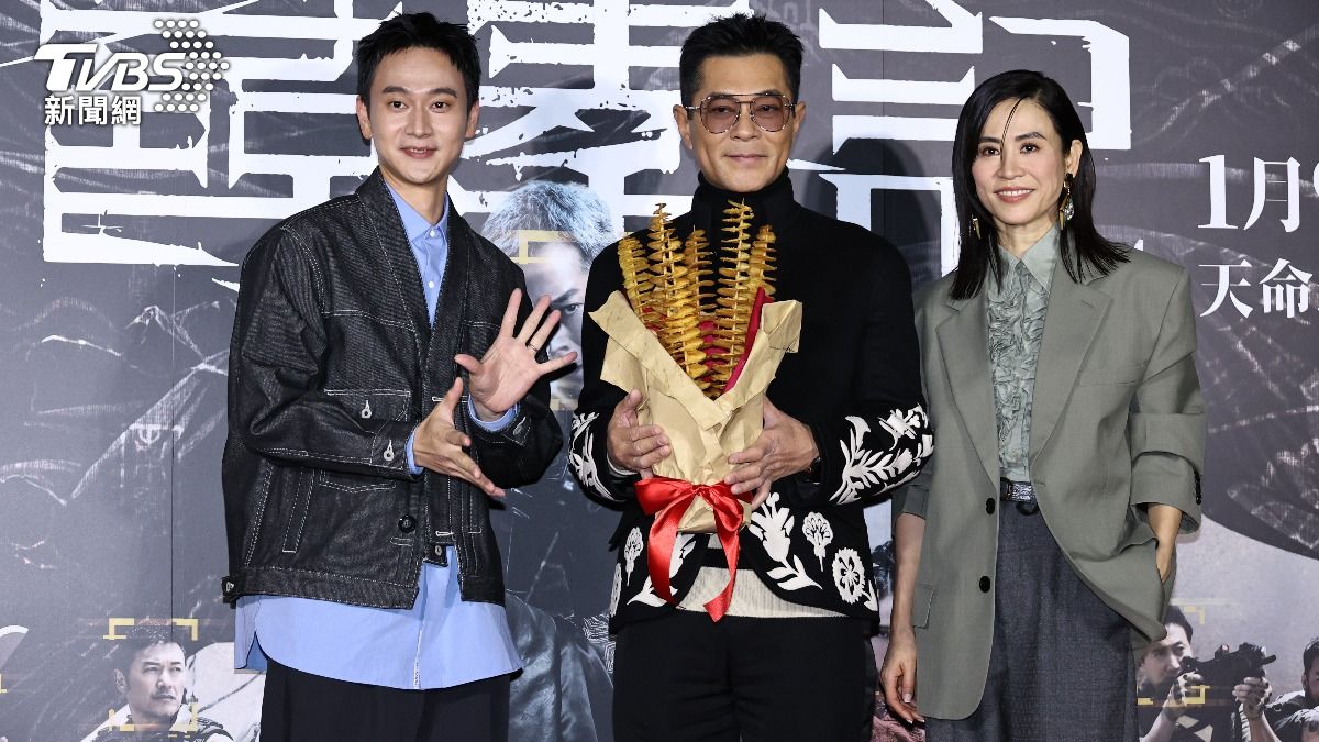 古天樂、宣萱宣傳《尋秦記》來台,劉冠廷(左)特別登場獻禮。(圖/張哲鳴攝)