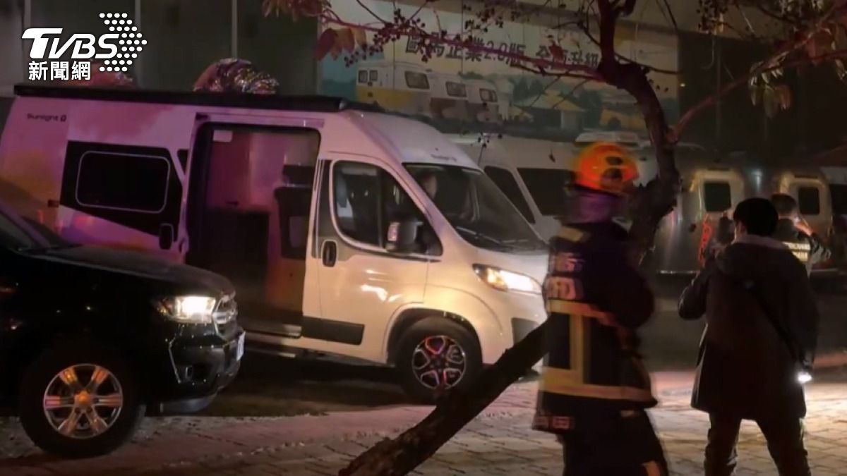 車行竄火員工急駛百萬車逃。(圖／TVBS)
