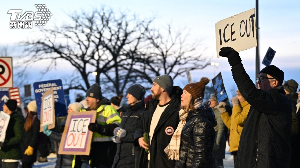 如果涉案的ICE探員被認定是在履行聯邦公務職責時開槍,就可能不會被明尼蘇達州以州法起訴。(圖/達志影像美聯社)