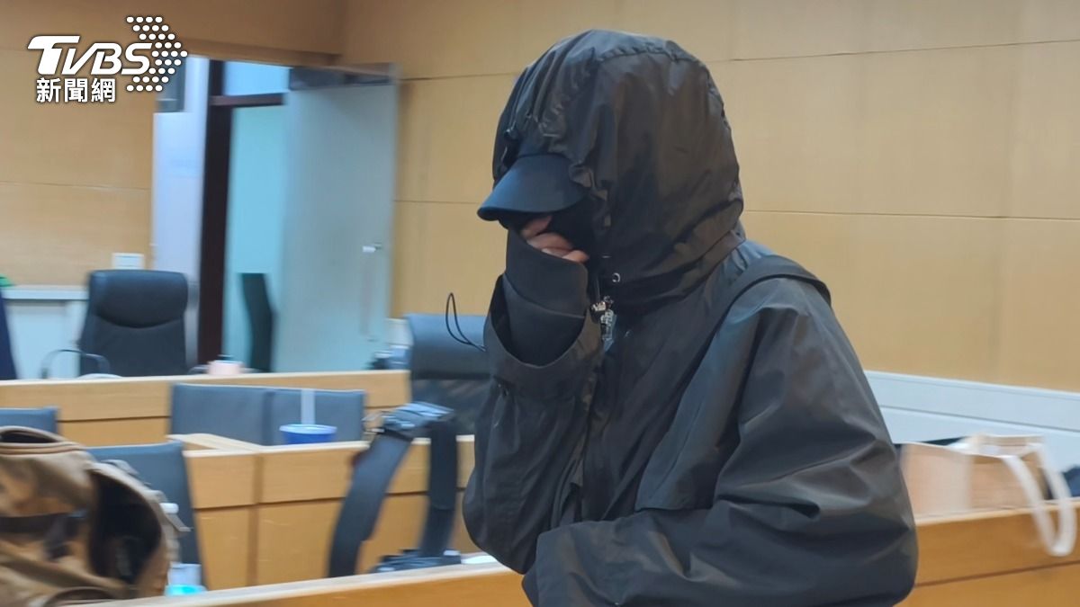 台灣太子不動產投資公司總經理王昱棠的女友詹雯卉以50萬元交保。(圖/陳冠宇攝)