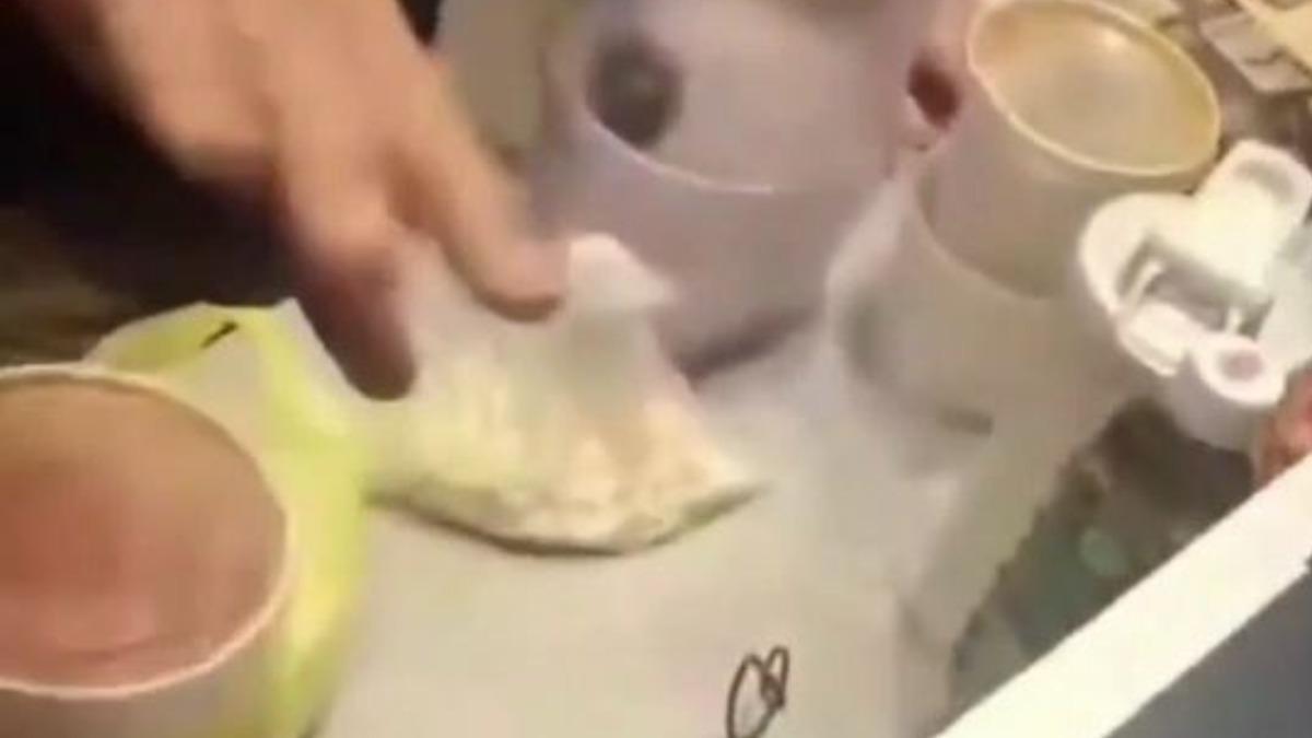 男子遭制止還嗆「你又不是警察」，辯稱只是拍美食而已。（圖／翻攝自社會事新聞影音）