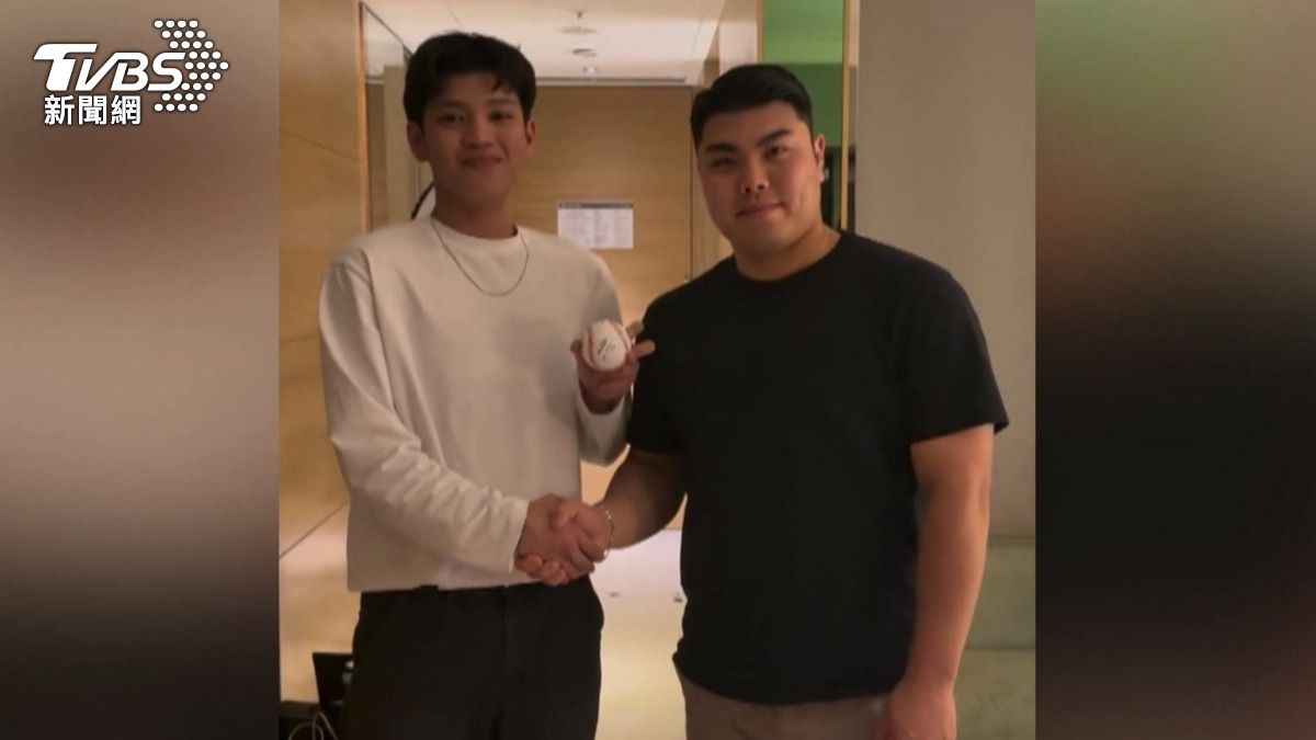 從郭俊麟的髮型設計師,到現在兩人成了好友,Mac也為團隊介紹更多球員客戶。(圖/翻攝IG@positiveartspace118)