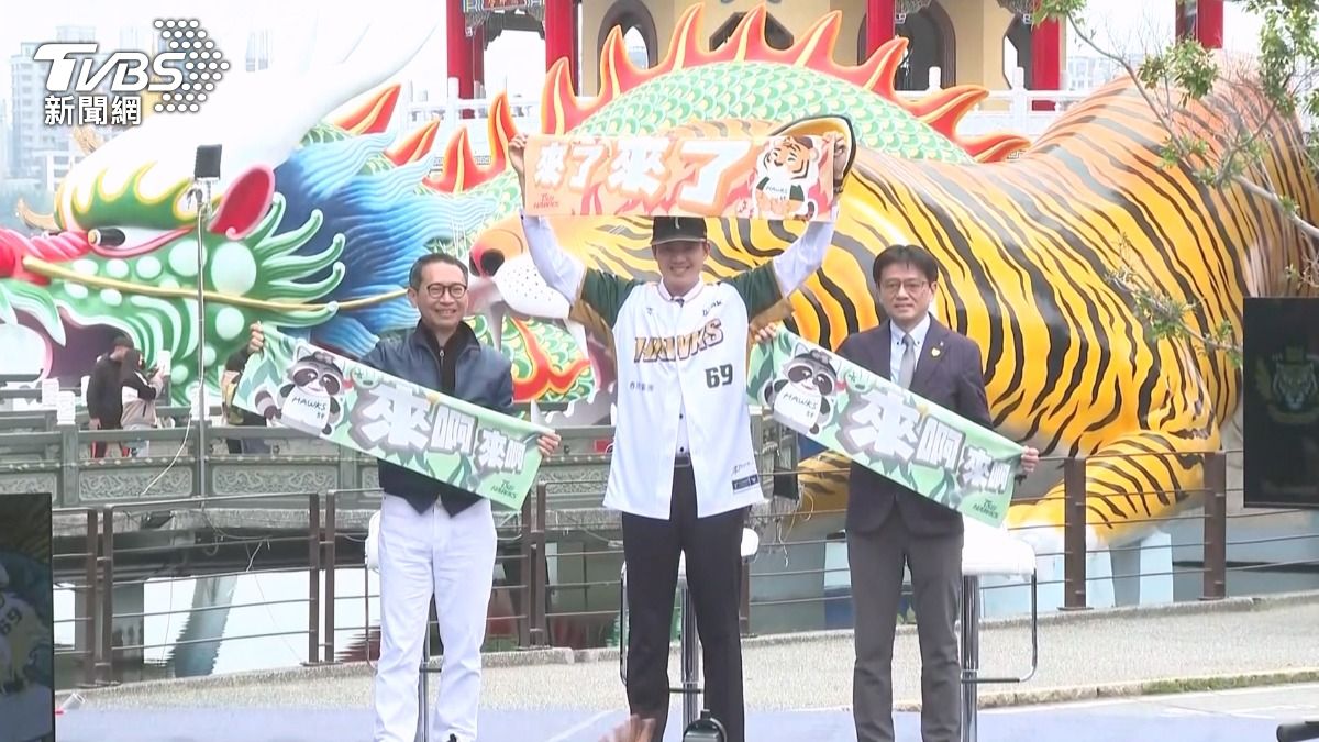 台鋼雄鷹隊迎來隊史首位自由球員,黃子鵬以5年6600萬合約正式加盟。(圖/TVBS)