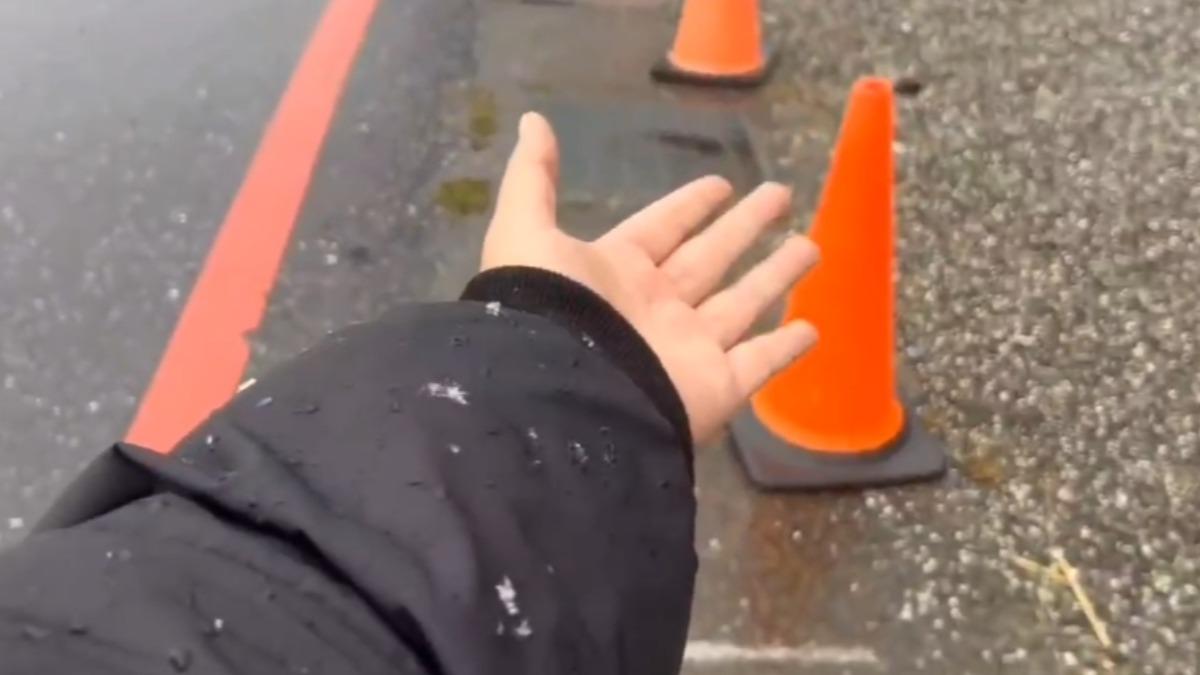 南橫埡口下起白雪。(圖/民眾授權提供)