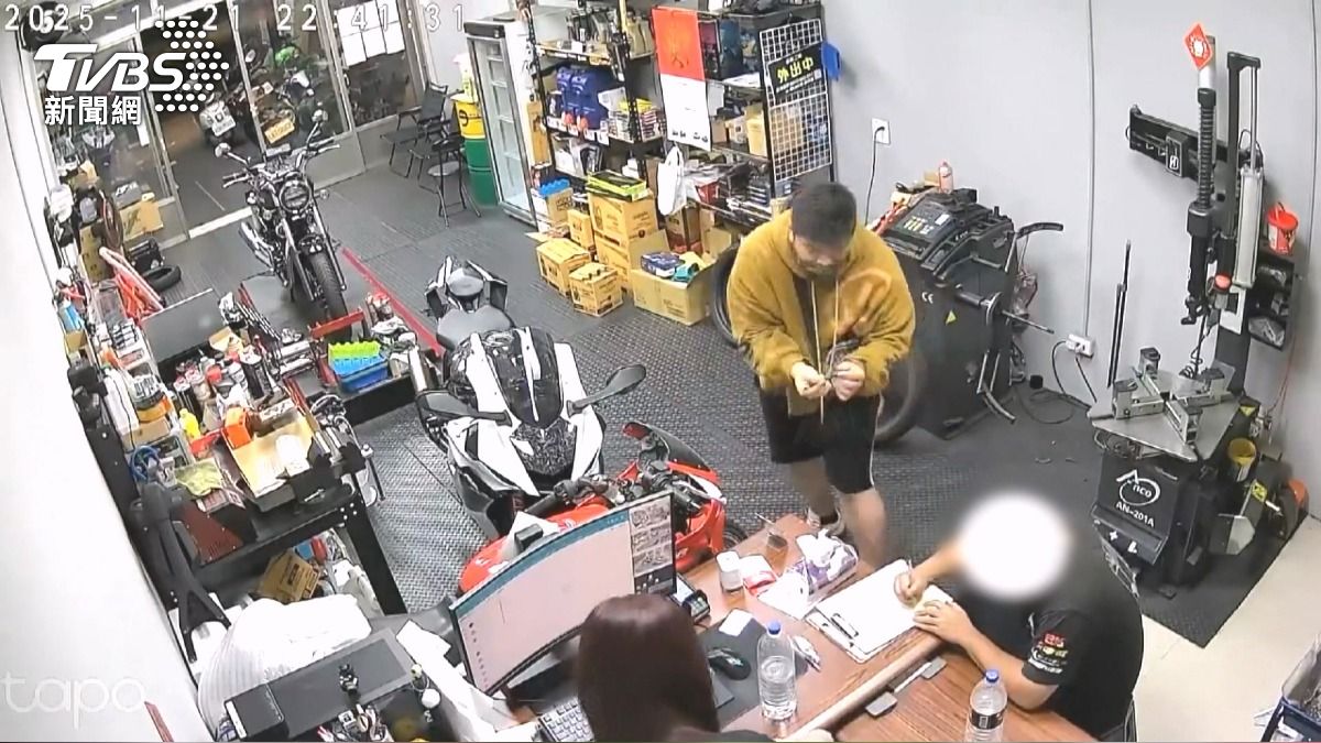 男慣用「鑰匙鎖車內」 店家PO網警示。(圖/資料畫面)