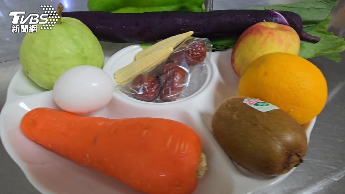 冬天偏愛吃高熱量.澱粉食物 專家:營養素攝取 恐降低! (圖/TVBS)