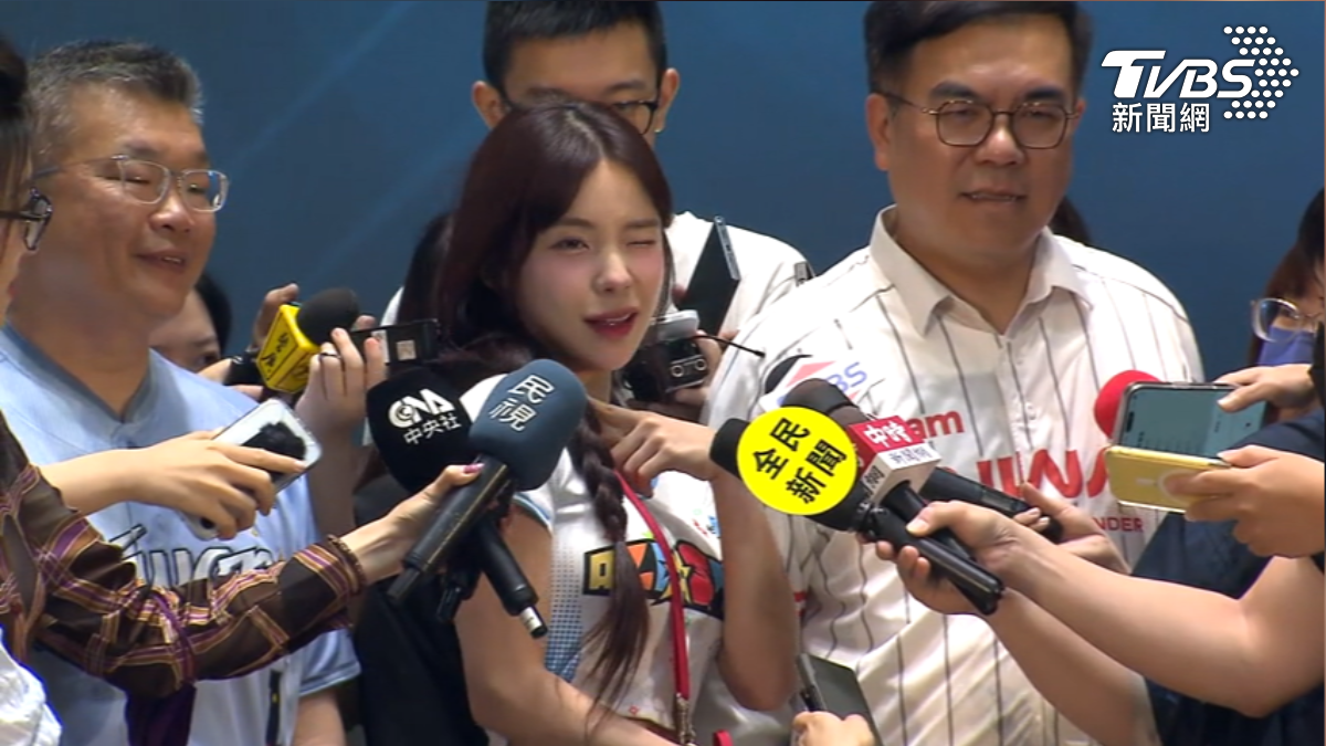 諷刺李珠珢和李多慧,脫口秀演員林妍霏遭炎上。(圖/TVBS)