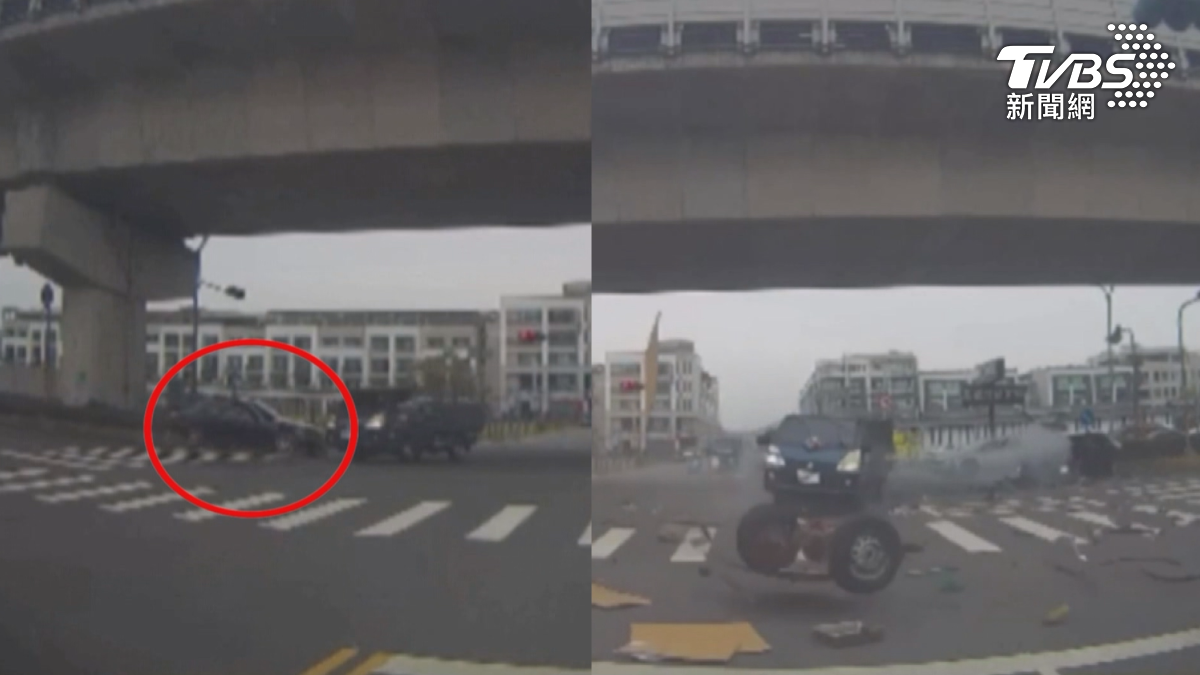 高雄鳳山區一處台88橋下路口,一部貨車左轉沒讓直行車,加上直行的轎車速度飛快,煞車不及當場撞上(圖/民眾提供)