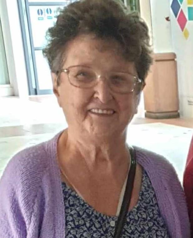 81 歲的 Celia Adams 多年來患有骨質疏鬆症。(圖/翻攝 Daily Mail)