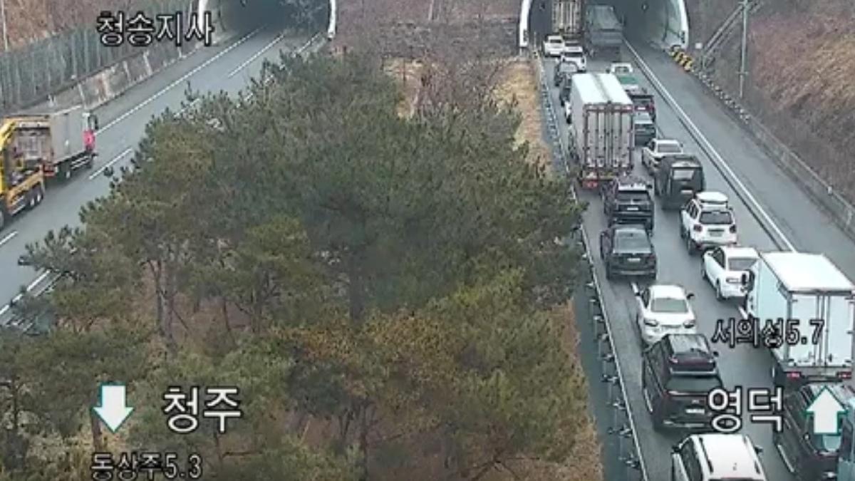 道路一度因車禍堵塞。（圖／翻攝Nate）