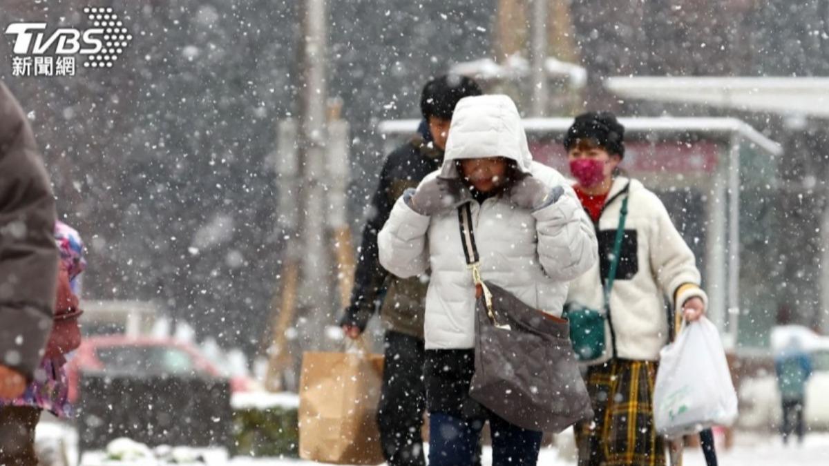 日本三天連續假期,氣象廳示警北海道、九州等地區恐出現暴風雪。(圖/達志影像美聯社)