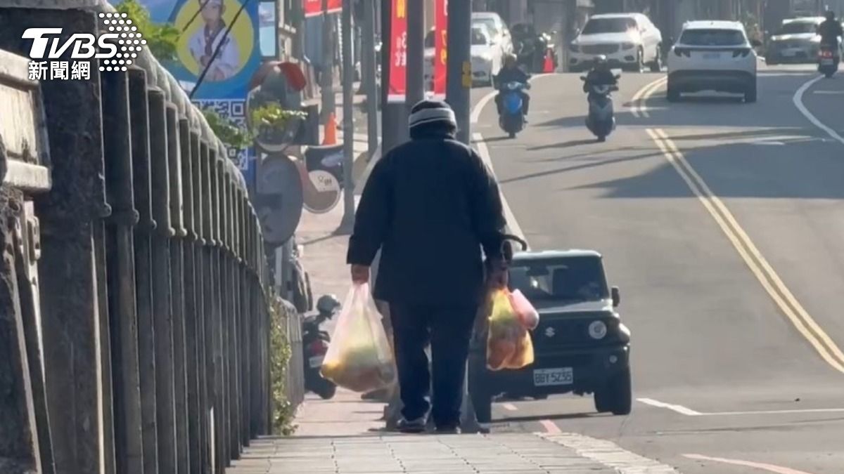 新竹關西10日清晨低溫下探3.9度。(圖/TVBS)